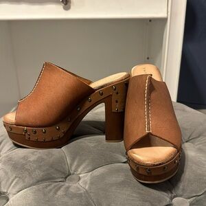 Chinese Laundry Women's Brown and Tan Courts size 9